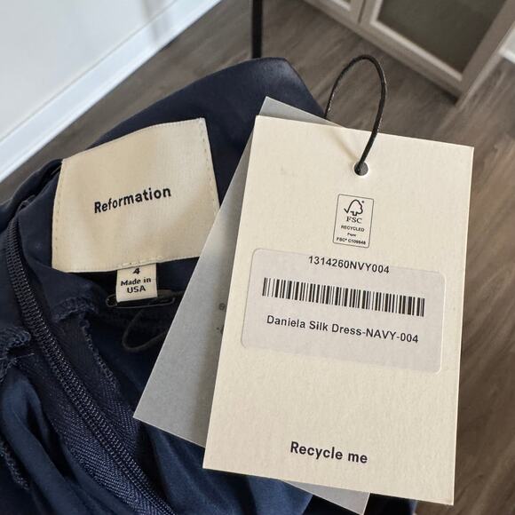 Reformation Daniela Silk Maxi Dress 4 NEW Navy Sleeveless V-Cut Halter Satin NWT - Picture 6 of 7